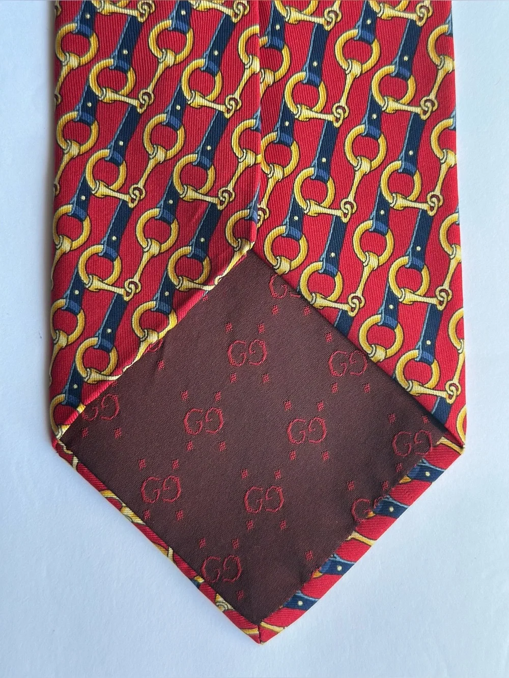 Gucci however ties blends